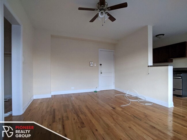 Photo - 812 W Diversey Pky