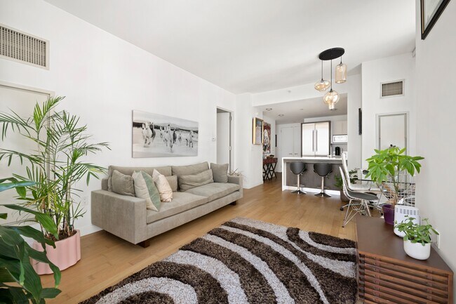 Photo - 247 W 46th St