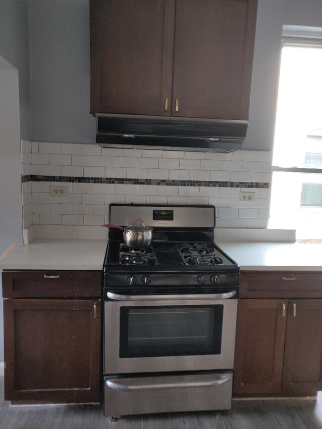 Photo - 708 S Oakley Blvd