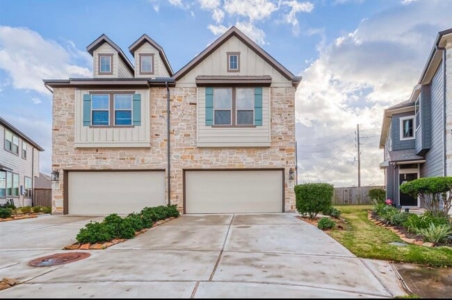 Building Photo - 8700 Laurel Crest Dr