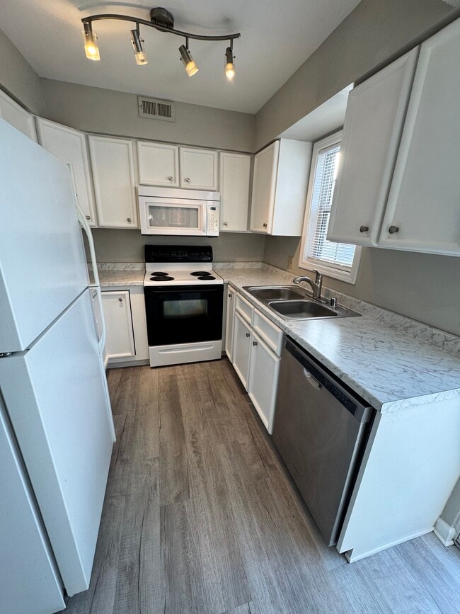 Photo - 301 Bluegrass Ave