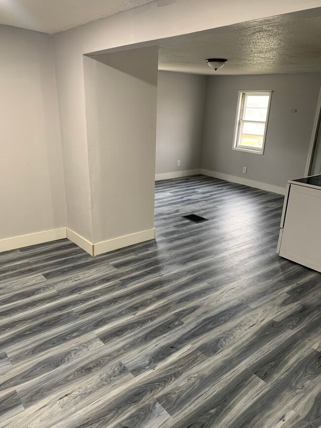 Photo - 510 3rd Ave NE