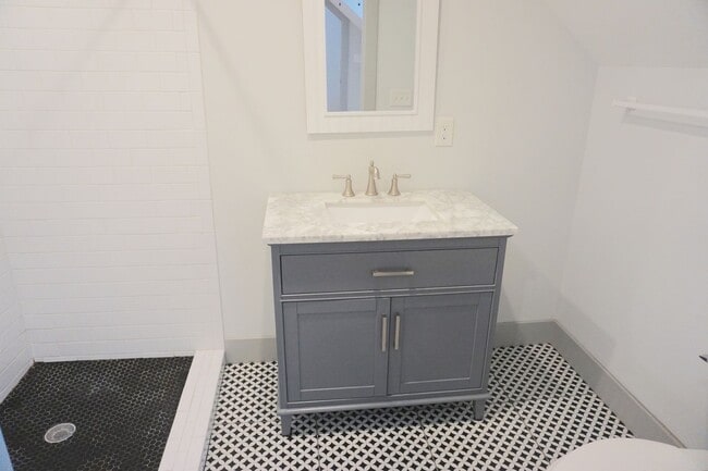 Photo - 2 BED | 2 BATH | HISTORIC DISTRICT | GATED BACKYARD WITH PORCH