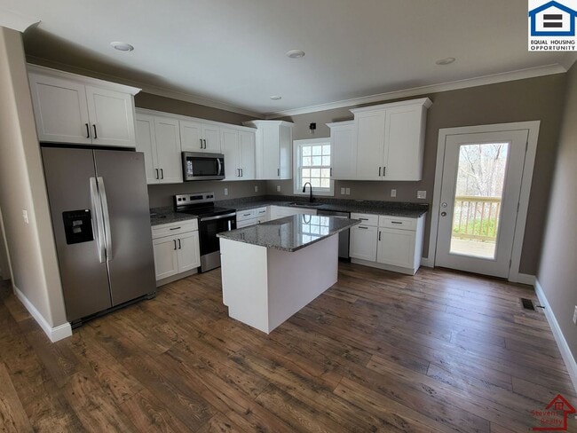 Photo - 165 Lakeshire Dr