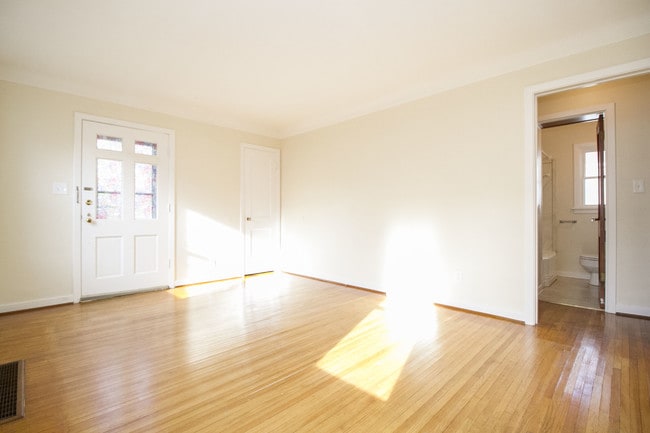 Photo - 2355 Ward St