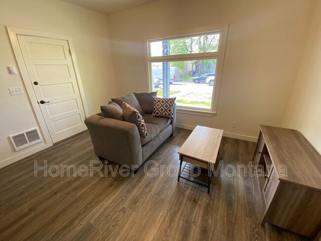 Photo - 508 S 3rd St W