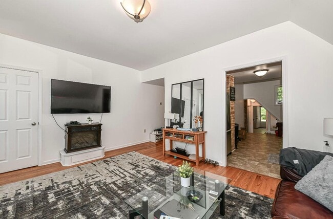 Photo - 2315 N Oakland Ave
