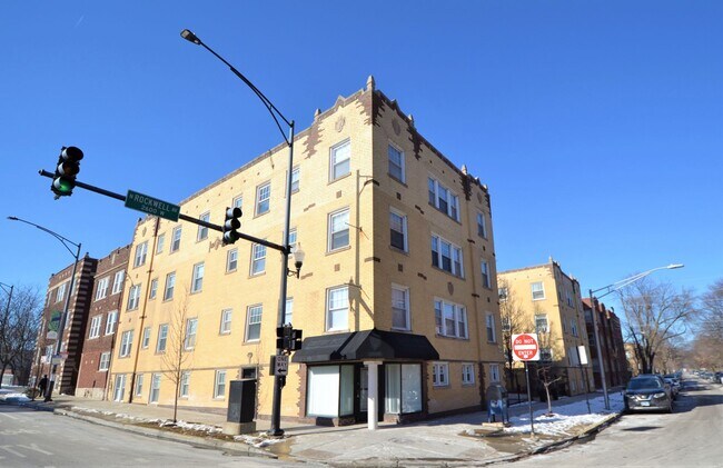 4402 N Rockwell St Unit 4402-1
