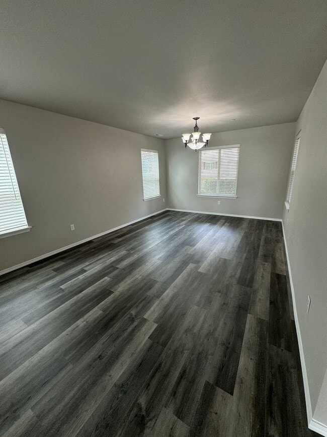 Photo - 1163 Swan Loop