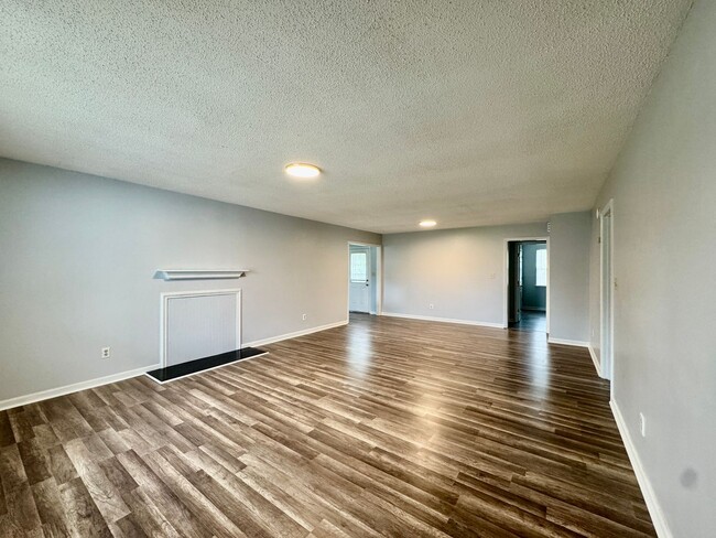 Photo - 4 Bedrooms/2 Bath Ranch Home!