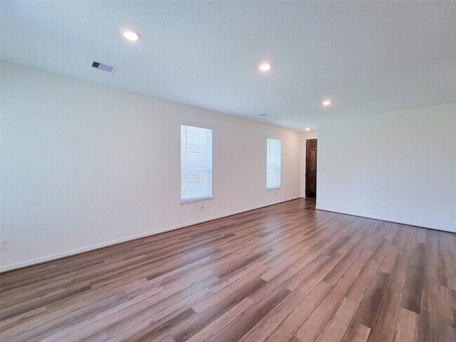 Photo - 20888 Sheffield Pk Dr