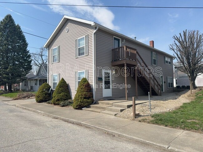 Building Photo - 810 W Elm St Unit 1