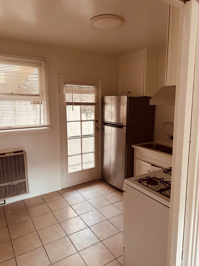 Photo - 959 Gayley Ave