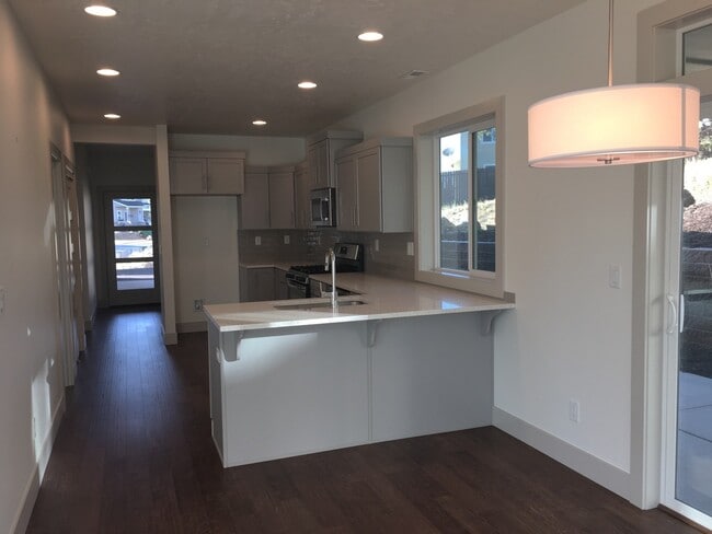 Photo - 60991 SE Sweet Pea Dr
