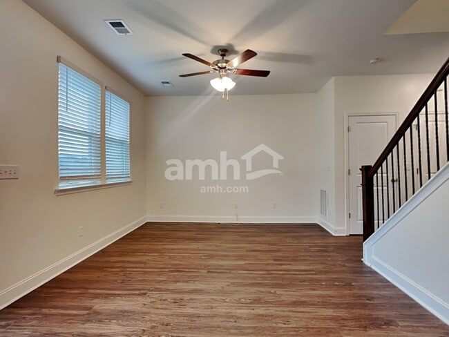 Photo - 334 Azore Way