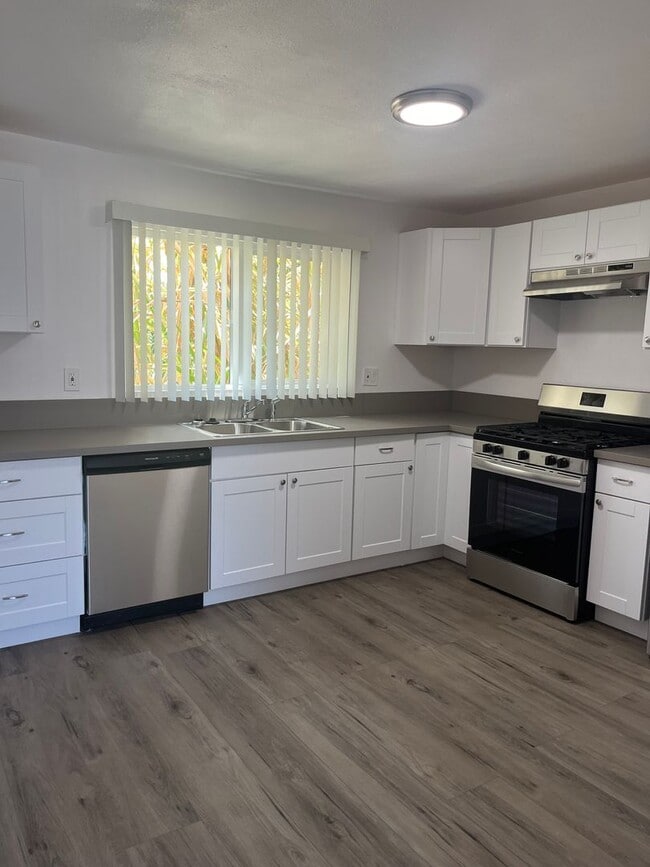 Photo - 1134 1/2-1134 1/2 E 81st St Unit 1132 1/2