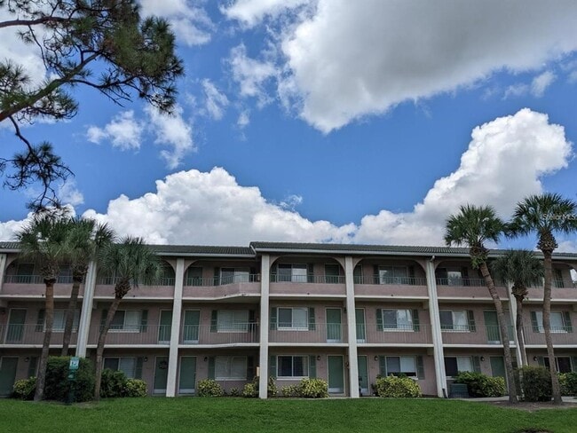 Photo - 121 Oyster Bay Cir Condo Unit 350