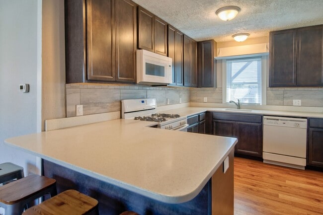 Photo - 563 S 35th St