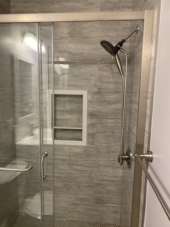 Building Photo - 224 Main St Unit 2