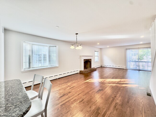 Photo - 48 Pemberwick Rd Unit 3