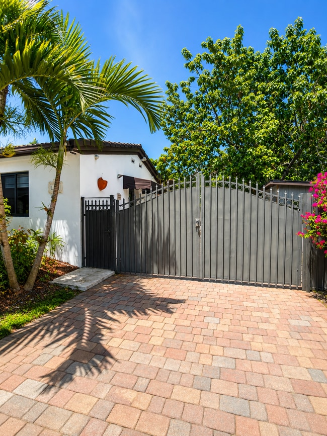 Private entrance - 13700 N Miami Ave