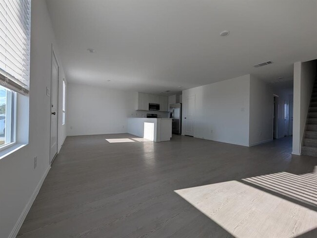 Photo - 635 Whoopers Lp