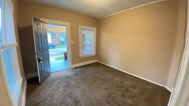 Photo - Taylor 1622-1624 Unit 1622 Taylor