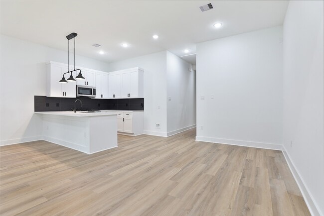 Building Photo - 8109 Bigwood St