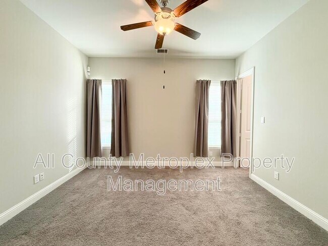 Photo - 950 Dartford Dr