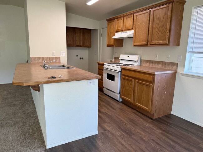 Photo - Single Level 2 Bed/2 Bath with Garage - NW Cedar Ave Unit 19
