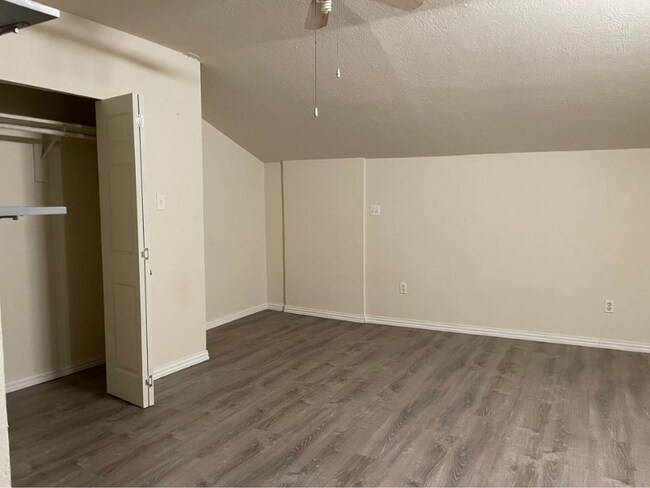 Photo - 214 Willis Ave Apartamento