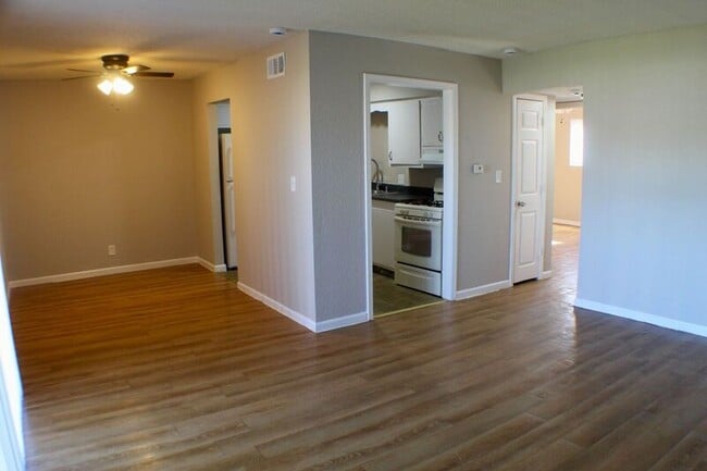 Photo - 1908 N 77th St