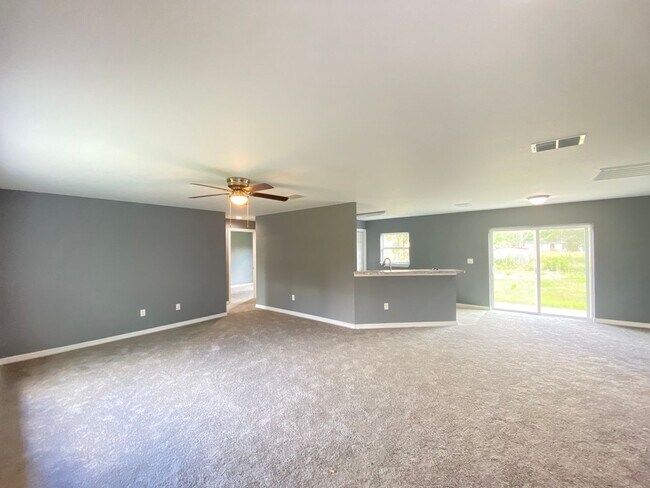 Photo - Beautiful Newer Home - 3/2/2 **WON"T LAST**