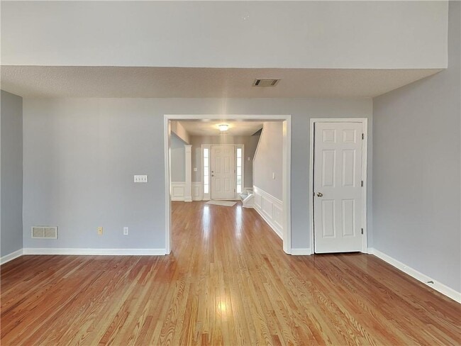 Photo - 3562 Courtfield Trace NE