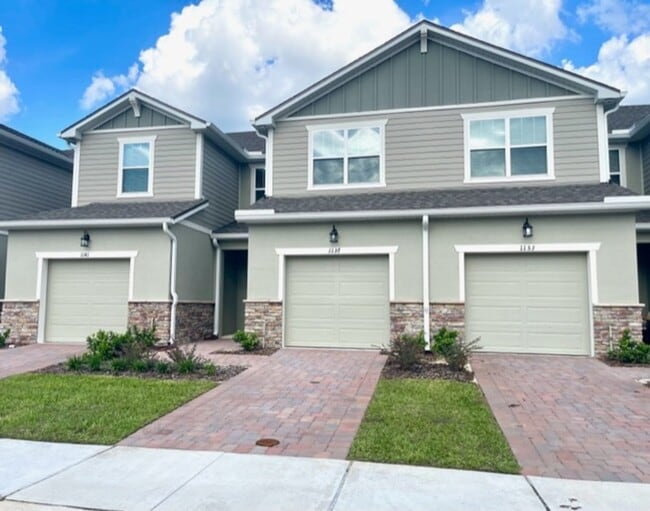 Building Photo - For Rent - 3 BEDROOM 2.5 BATHROOM TOWNHOUS... Rental