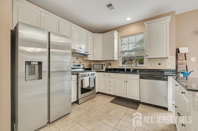 Photo - 111 Blossom Cir