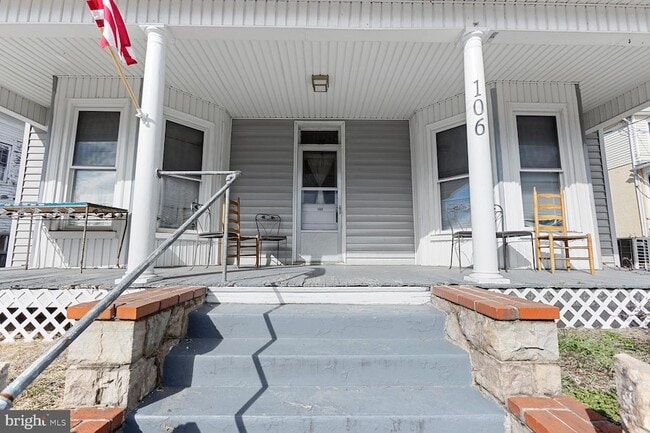 Photo - 106 N Main St