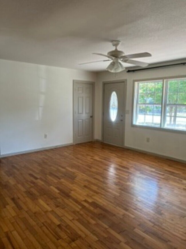 Photo - 109 Center Dr