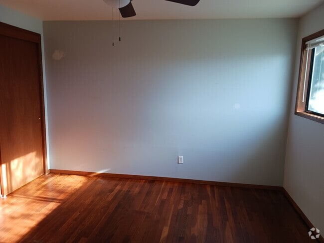 Building Photo - 127 NE 164th St Unit bedroom 1 Rental