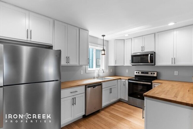 Photo - 52 W Cascade St