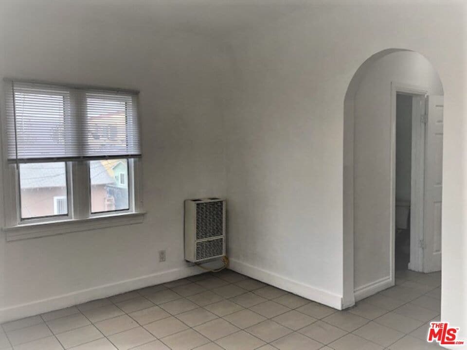 Photo - 945 E Jefferson Blvd