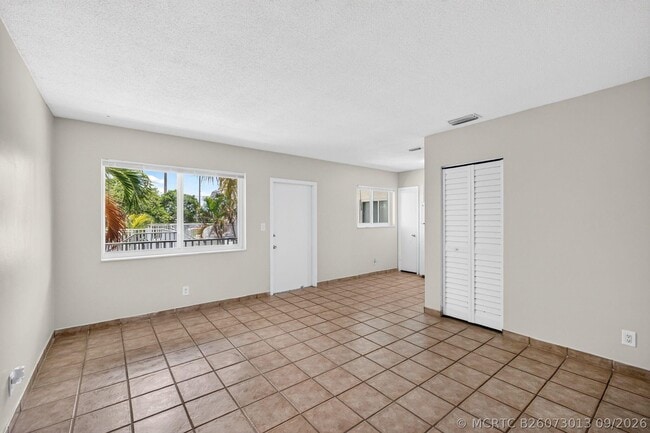Building Photo - 1007 PROSPECT 205 Unit 205