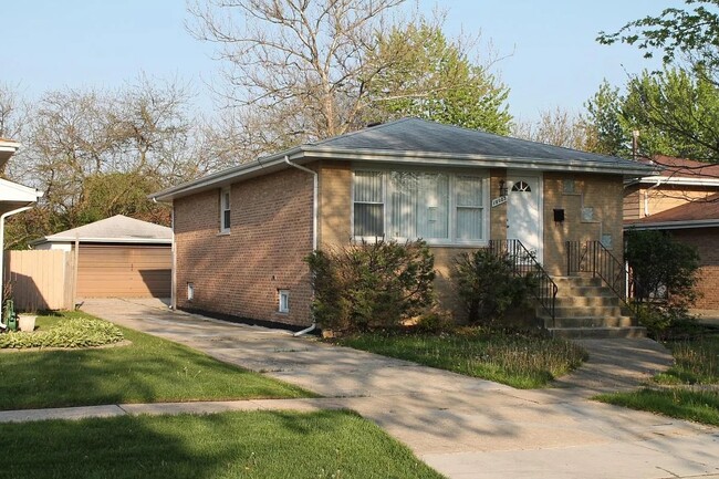 Building Photo - 18003 Greenview Terrace