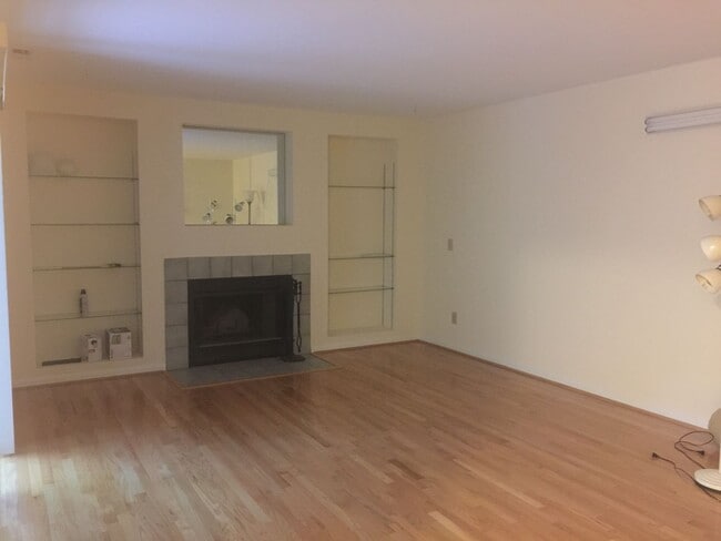 Building Photo - Modern 3BR Condo in Finley Forest – Prime Chapel Hill Location near UNC & RTP