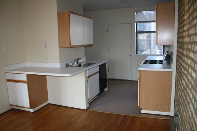 1226-1234 W Winona Ave