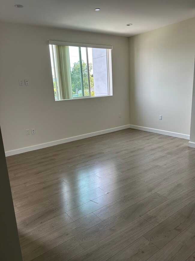 Photo - 5222 Vantage Ave Unit 12147-301