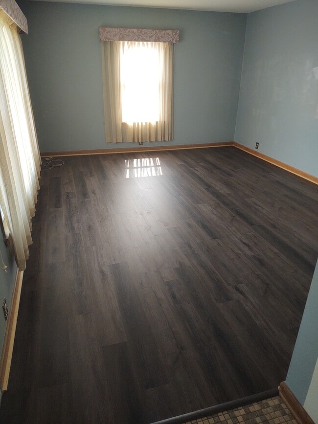 living room - 324 Hill St Unit CLINTON