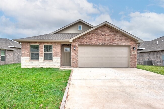 Building Photo - 2031 Bluebonnet Ln