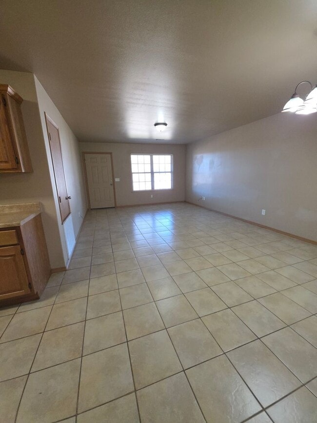 Photo - 805 W 12th St