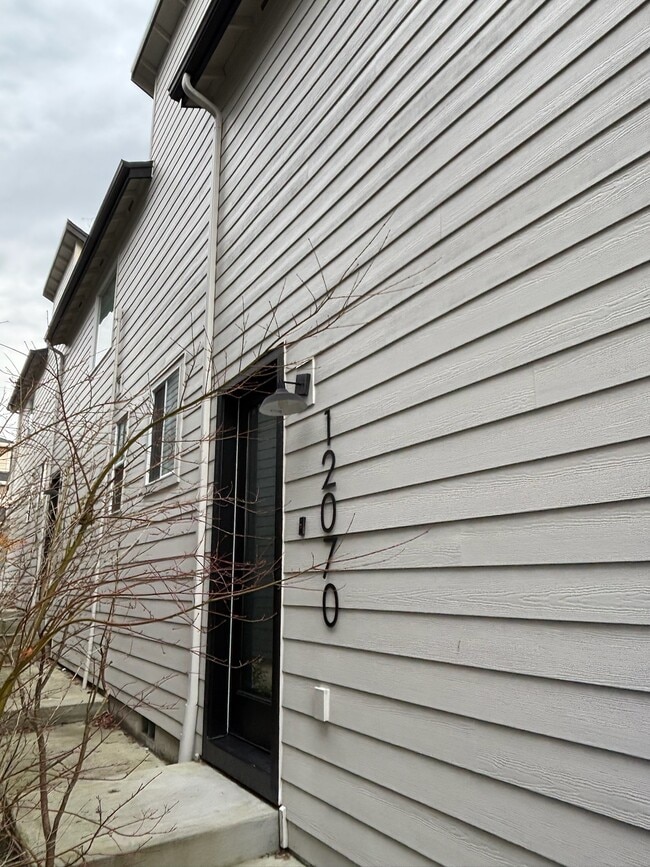 Photo - 12070 SE Pine St Unidad Pine Street